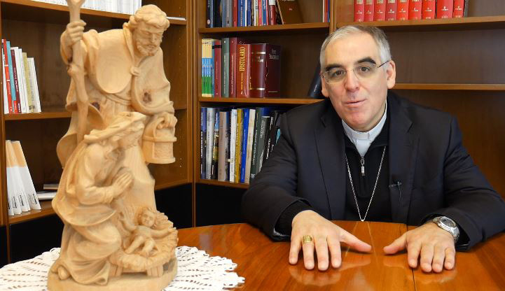 Natale, Vescovo Lauro: "Dio con noi, fatti per amare"