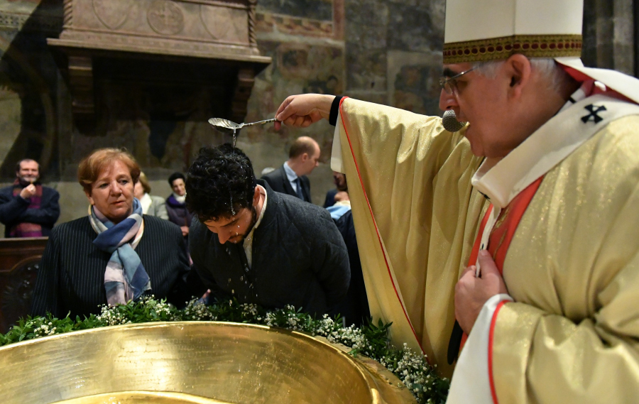 "Siate contenti come una Pasqua!"