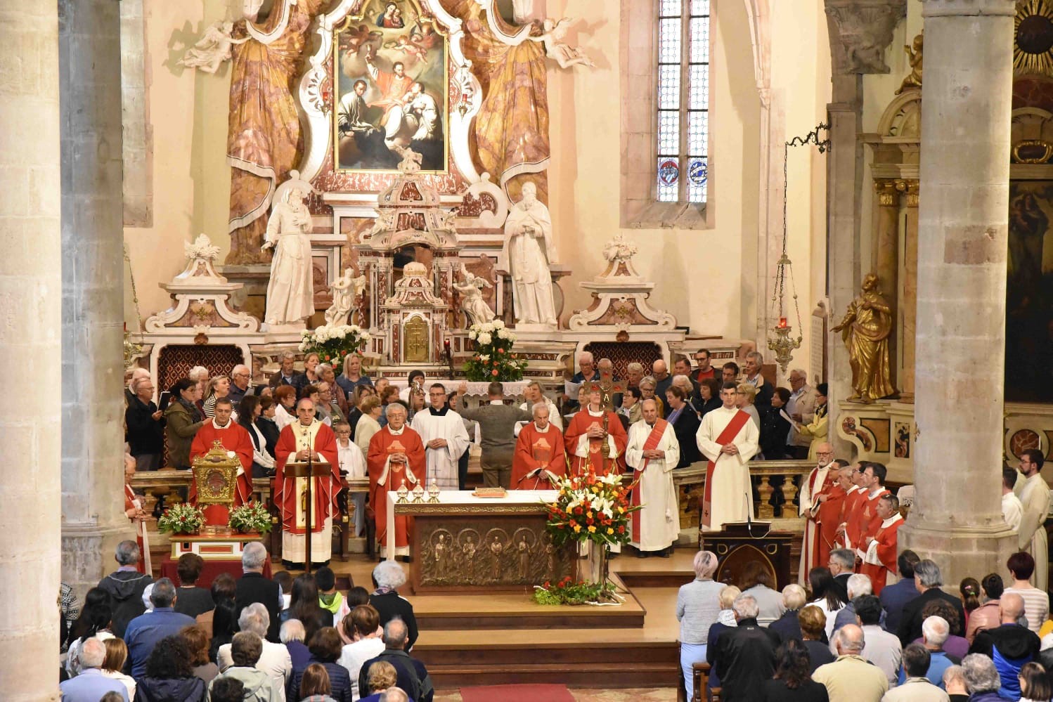 Quinientas personas en Sanzeno en la Fiesta de los Mártires, ejemplo de “dar la vida por los demás”