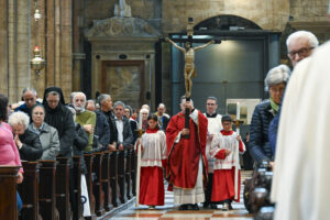 venerdì santo adorazione croce
