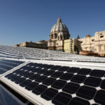 CITTA' DEL VATICANO ENERGIA PULITA : INSTALLAZIONE DELL ' IMPIANTO FOTOVOLTAICO CON PANNELLI SOLARI MONTATI SUL TETTO DELL 'AULA PAOLO VI Ph: CRISTIAN GENNARI