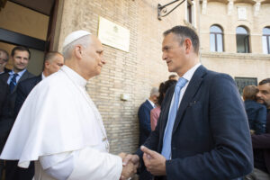 Foto Massimiliano Menichetti con Papa Leone XIV