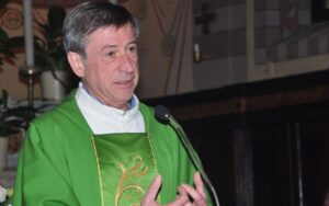 Tione-Il-parroco-e-decano-don-Fernando-Murari-2016-Vita-Trentina