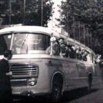 Oratorio Duomo_1959-partenza-da-via-Madruzzo-per-il-campeggio-di-Fai-con-don-Dario-Torboli